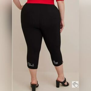 Torrid Minnie Mouse Capri Pant-Luxe Ponte Minnie Signature- Size 1